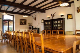 Une très grande salle à Manger pour 25 personnes Une très grande salle à Manger pour 25 personnes