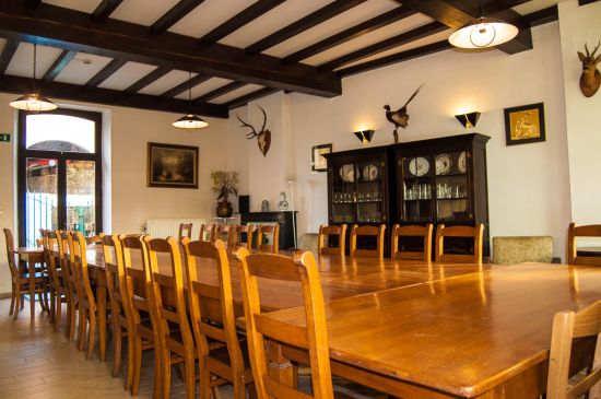 La salle à manger pour 30 personnes La salle à manger pour 30 personnes